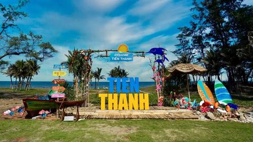 Điểm check-in “Cổng chào miền nhiệt đới” tại phường Tiến Thành.