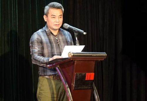 NSƯT Trịnh Mai Nguyên, Phó Giám đốc Nhà hát Kịch Việt Nam, đạo diễn vở kịch.