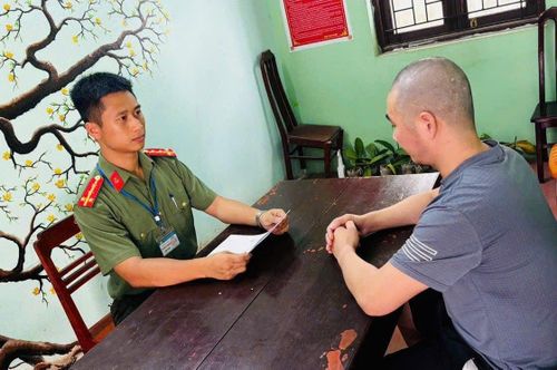 Bị can Hoàng Văn Đôn tại cơ quan Công an.