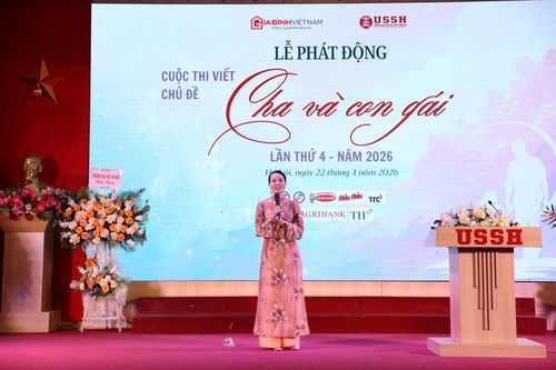 Bà Bùi Kim Thùy chia sẻ tại Lễ phát động cuộc thi viết chủ đề: "Cha và con gái" lần thứ 4, năm 2026