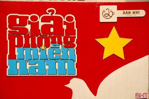 Từng bức tranh, chi tiết được trang trí hài hòa, tạo nên một không gian vừa gần gũi vừa giữ được sự trang nghiêm.