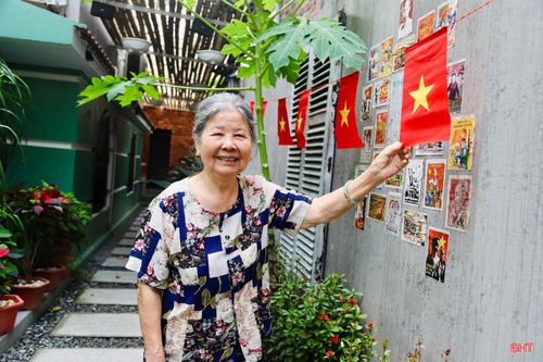 Với người lớn tuổi, nơi đây còn là dịp để lắng lại, nhớ về quá khứ hào hùng của dân tộc và các thế hệ đã anh dũng hy sinh giành độc lập, tự do cho Tổ quốc.