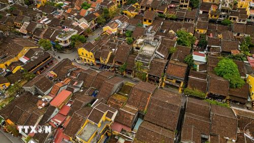 Những mái nhà cổ rêu phong ở phố cổ Hội An. (Ảnh: Xuân Quý/TTXVN)