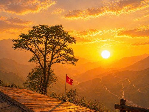 Những tia nắng cuối ngày len qua biển mây đã tạo nên khung cảnh hoàng hôn rực rỡ nơi núi rừng Tây Bắc
