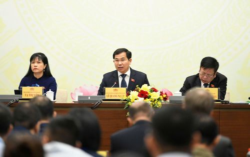 Tổng Thư ký Quốc hội, Chủ nhiệm Văn phòng Quốc hội Lê Quang Mạnh chủ trì họp báo.