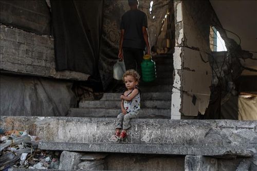 Em nhỏ tại trại tị nạn ở Gaza. Ảnh: THX/TTXVN