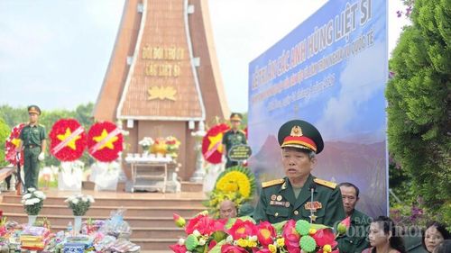 Ông Đoàn Tiến Dũng, Phó Chủ tịch Thường trực Hội Hữu nghị Việt Nam - Campuchia tỉnh Khánh Hòa, Trưởng Ban Tổ chức phát biểu tại buổi lễ.