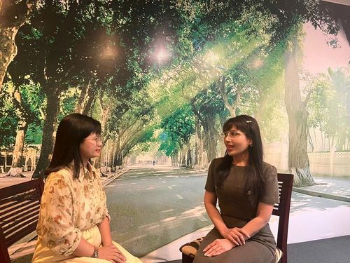 Đại biểu Châu Quỳnh Dao, Đoàn ĐBQH tỉnh Kiên Giang trả lời phỏng vấn Báo Công Thương. Ảnh: Kim Yến 