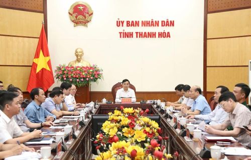 Đồng chí Nguyễn Hoài Anh, Ủy viên Trung ương Đảng, Phó Bí thư Tỉnh ủy, Chủ tịch UBND tỉnh, cùng các đại biểu dự hội nghị tại điểm cầu tỉnh Thanh Hóa.