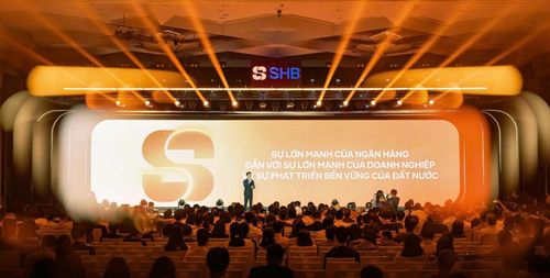 Bộ nhận diện mới của thương hiệu được Phó Chủ tịch HĐQT Đỗ Quang Vinh giới thiệu trong phần trình bày về chiến lược phát triển của SHB.