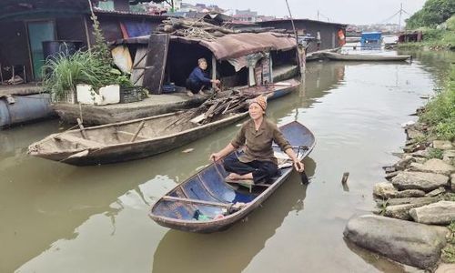 Người dân tổ dân phố Nguyệt Đức, phường Vân Hà bao đời qua sống trên sông nước.