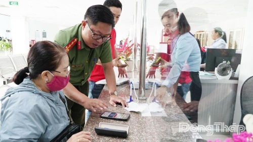 Hướng dẫn người dân thực hiện thủ tục lý lịch tư pháp trên ứng dụng VNeID.