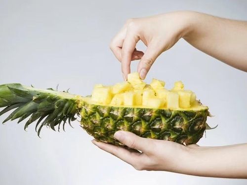 Ăn quá nhiều dứa còn có thể gây ngứa và dị ứng ở môi và lưỡi. Ảnh: Internet