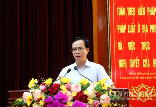 Lãnh đạo Ban Pháp chế HĐND tỉnh phát biểu hội nghị tập huấn