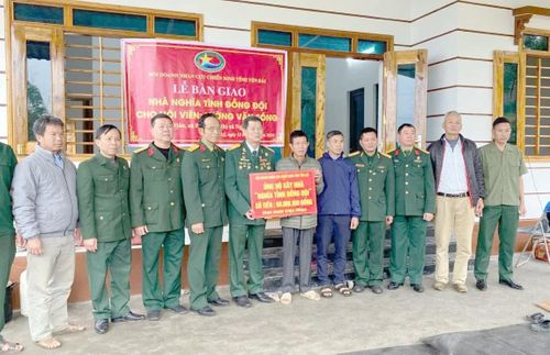Doanh nhân cựu chiến binh ủng hộ xây nhà nghĩa tình đồng đội.