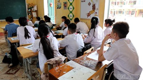 Thiết bị dạy học còn thiếu và chưa đồng bộ.