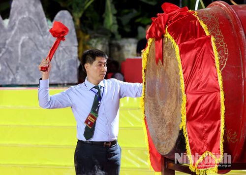 Đồng chí Trịnh Như Lâm, Tỉnh ủy viên, Bí thư Đảng ủy xã Đại Hoàng, Trưởng Ban chỉ đạo Lễ hội gióng trống khai hội.