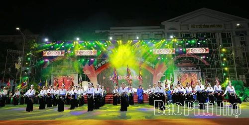 Chương trình có sự tham gia của trên 1.500 nghệ nhân, diễn viên quần chúng.