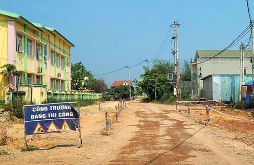 Đường Nguyễn Công Hoan, “con đường đau khổ” trên địa bàn phường Đồng Thuận - Ảnh: T.L