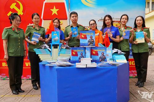 Tuổi trẻ Thái Nguyên với nhiều hoạt động tuyên truyền sách và biển đảo quê hương.