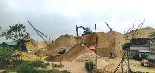 Giá vật liệu xây dựng tăng, ảnh hưởng tiến độ các dự án.