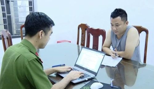Đối tượng Vũ Xuân Đoàn tại cơ quan Công an (ảnh: Công an Ninh Bình).