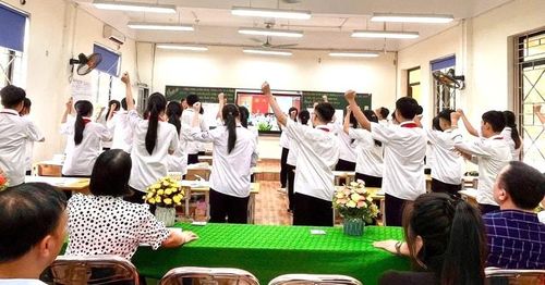 Học sinh hào hứng hơn trong tiết học có tích hợp CNTT và AI. Ảnh: DH.
