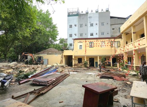 Khu vực Hợp tác xã Dịch vụ tổng hợp Nhân Chính được phá dỡ để phục vụ giải phóng mặt bằng dự án đường Vành đai 2,5. Ảnh: Tùng Lâm