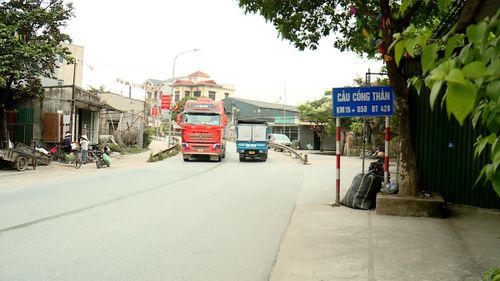 Khoảng 1,5km đầu tuyến dự án từ cầu Cống Thần (xã Chuyên Mỹ) chưa thể thi công do vướng giải phóng mặt bằng. Ảnh: Anh Đức