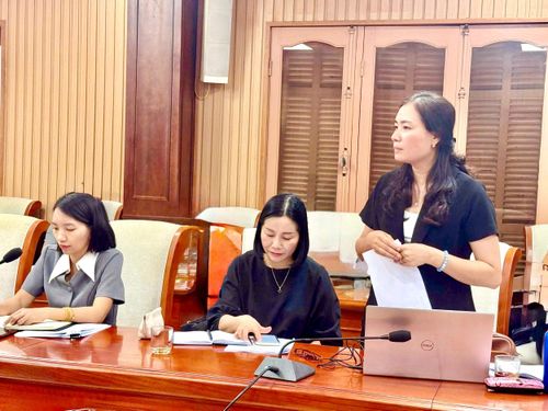 Đại diện các trường học trên địa bàn xã Đan Phượng phát biểu ý kiến. Ảnh: Nga Nguyễn