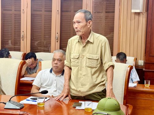 Đại diện các thôn, tổ dân phố phát biểu ý kiến. Ảnh: Nga Nguyễn