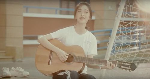 Juky San nổi lên từ chương trình "Giọng hát Việt" và được chọn là ca sĩ thể hiện ca khúc nhạc phim "Bí mật của gió". Ảnh VTV