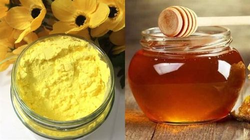 Người bệnh trào ngược dạ dày - thực quản không nên dùng nghệ mật ong khi bụng đói.