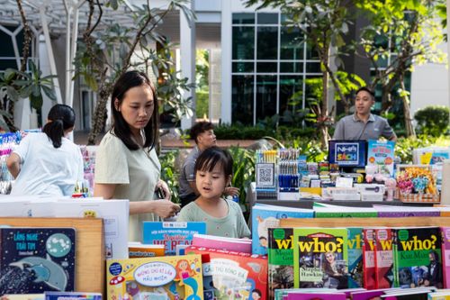  Người dân tại hội sách chung cư lần đầu tiên được TP.HCM tổ chức. Ảnh: Khương Nguyễn. 