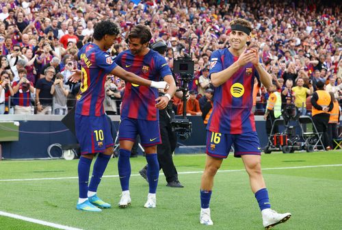  Barcelona tạo khoảng cách an toàn với Real Madrid. Ảnh: Reuters. 