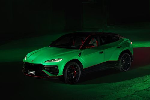  Lamborghini Urus SE Tettonero Capsule vẫn sở hữu động cơ V8 twin-turbo dung tích 4.0L, sản sinh công suất tối đa 620 mã lực và mô-men xoắn cực đại 800 Nm. 