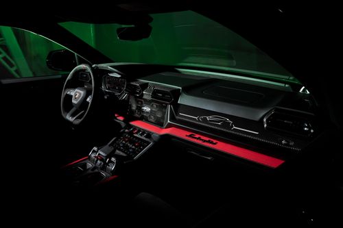  Động cơ điện phụ trợ có công suất 192 mã lực và mô-men xoắn 483 Nm, giúp Lamborghini Urus SE có công suất tối đa lên đến 800 mã lực và mô-men xoắn 950 Nm. 
