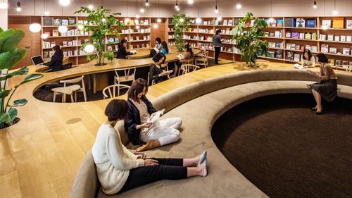  Một thư viện tại Nhật Bản có sự phân chia không gian cho các nhiều nhu cầu đọc và làm việc. Ảnh: Dezeeen.