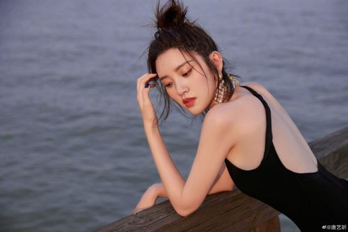  Đặc biệt, sau khi lên sóng, đoạn rap của Đường Nghệ Hân trở thành chủ đề thảo luận. Theo QQ, cộng đồng mạng thậm chí đặt tên phân đoạn thể hiện của nữ diễn viên này là “màn rap líu lưỡi”. Lý do là ở đoạn rap này, Đường Nghệ Hân thể hiện bằng chất giọng chênh phô, oét nốt, lệch tông, líu lưỡi và phát âm không rõ ràng, không nghe rõ lời. Tờ China cho biết thêm đoạn lời do Đường Nghệ Hân đảm nhận chính là phần bị chỉ trích nhiều nhất trong toàn bộ bài hát. Ảnh: Weibo. 