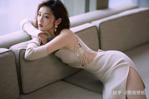  Tờ China cho biết thêm phân đoạn của Đường Nghệ Hân còn bị nghi ngờ là đang chửi thề vì nữ diễn viên rap không rõ lời, phát âm khó hiểu, câu từ vô nghĩa. Sau đó, nữ diễn viên giải thích cô không chửi thề mà chỉ quên lời và líu lưỡi vì lời rap quá nhanh. 