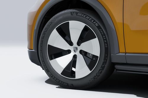  Khách hàng có thể lựa chọn nhiều kiểu thiết kế mâm với kích thước từ 20 inch đến 22 inch với nhiều bề mặt hoàn thiện, kết hợp các màu sơn và bộ tem trang trí khác nhau. 