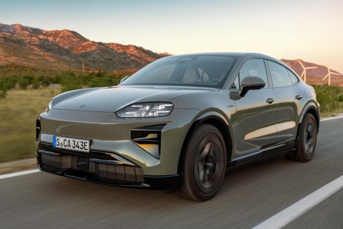  Phiên bản cao cấp nhất Porsche Cayenne Turbo Coupe Electric có công suất 857 mã lực. Khi kích hoạt chức năng Launch Control, sức mạnh tối đa của chiếc EV này đạt thông số 1.156 mã lực và 1.500 Nm. 