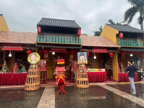 Một số gian hàng tại Liên hoan