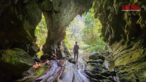 Cửa hang Mò Rọc