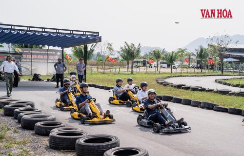 Trải nghiệm đua xe Go Kart ngoài trời tại khuôn viên điểm du lịch