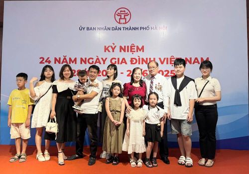 Tuyên dương các gia đình Hà Nội tiêu biểu tại Lễ kỷ niệm 24 năm Ngày Gia đình Việt Nam (28.6.2025)