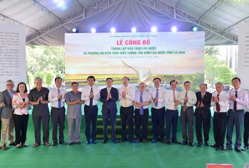 Đại biểu Trung ương và địa phương chúc mừng Lễ công bố thành lập Bảo tàng lúa nước Cà Mau - Ảnh: VGP/LS