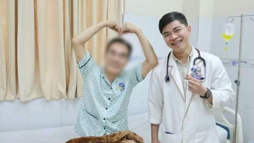 Bệnh nhân người Hàn Quốc vui mừng sau khi hồi phục.