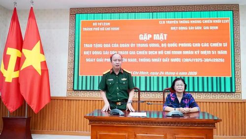  Đại tá Nguyễn Đình Chuẩn, Phó Chính ủy Bộ Tư lệnh Thành phố Hồ Chí Minh phát biểu. 