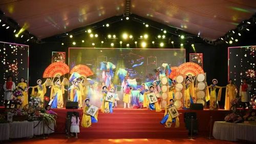 Tiết mục văn nghệ đặc sắc chào mừng công nhân, người lao động.